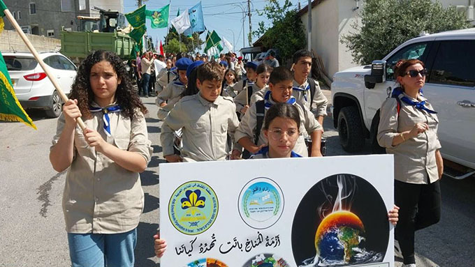 طلاب كشّافة الرّازي الابطال في المسيرةِ الكشفيّة القطرية في بلدة عبلين